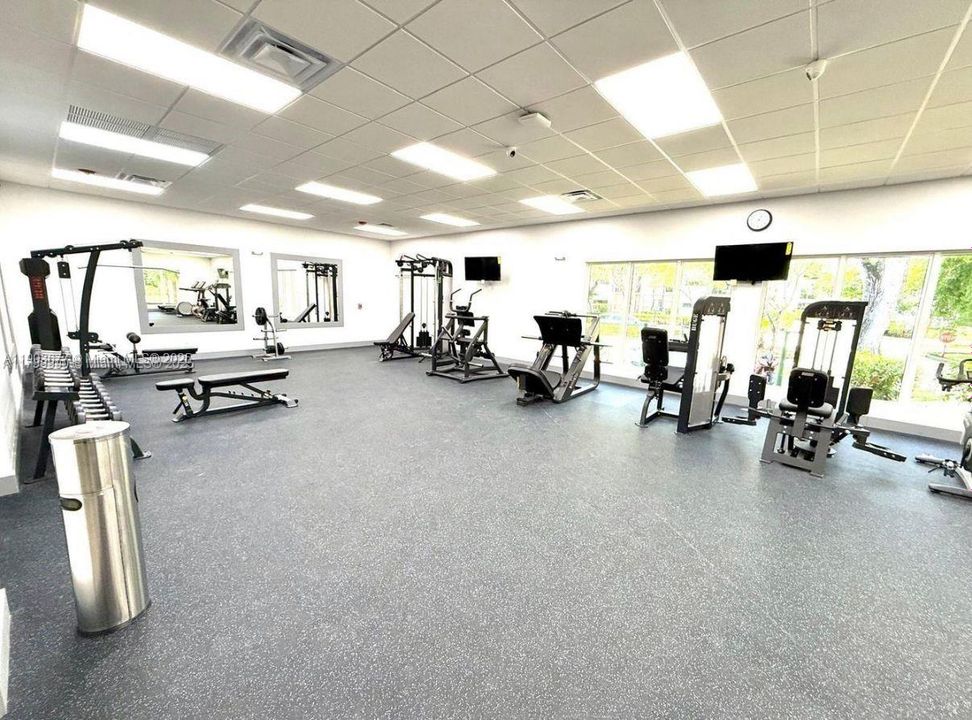 Recently Rented: $2,400 (2 beds, 2 baths, 894 Square Feet)