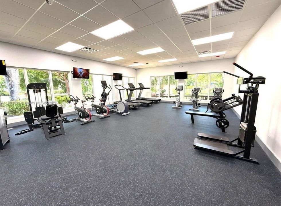 Recently Rented: $2,400 (2 beds, 2 baths, 894 Square Feet)