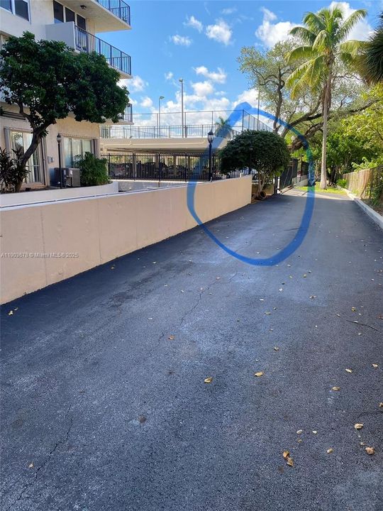 For Rent: $1,950 (1 beds, 1 baths, 870 Square Feet)