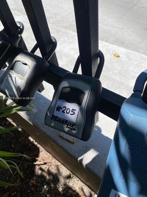 For Rent: $1,950 (1 beds, 1 baths, 870 Square Feet)