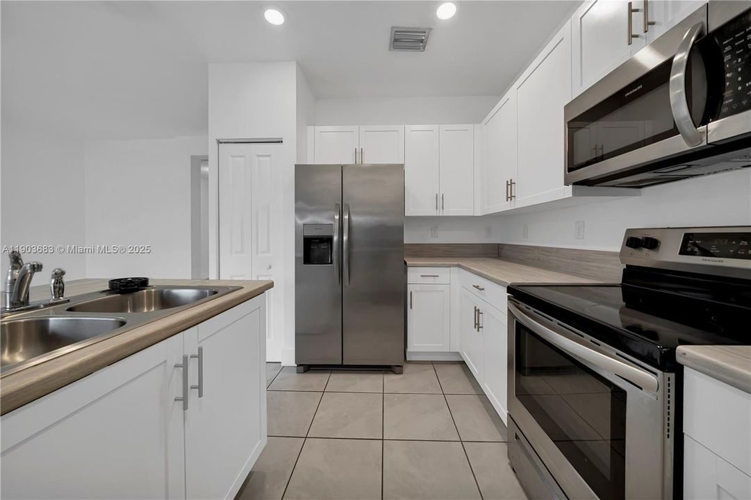 For Sale: $490,000 (3 beds, 2 baths, 1539 Square Feet)