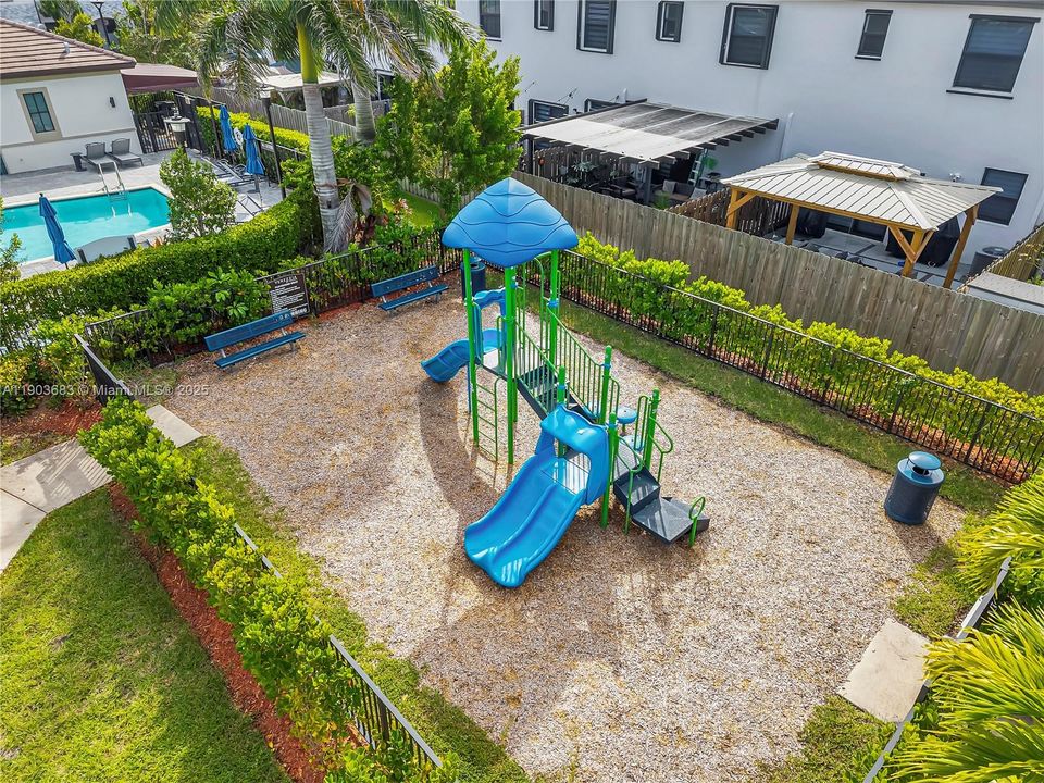 For Sale: $490,000 (3 beds, 2 baths, 1539 Square Feet)