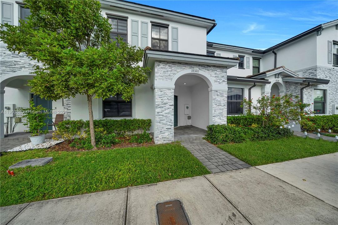 For Sale: $490,000 (3 beds, 2 baths, 1539 Square Feet)