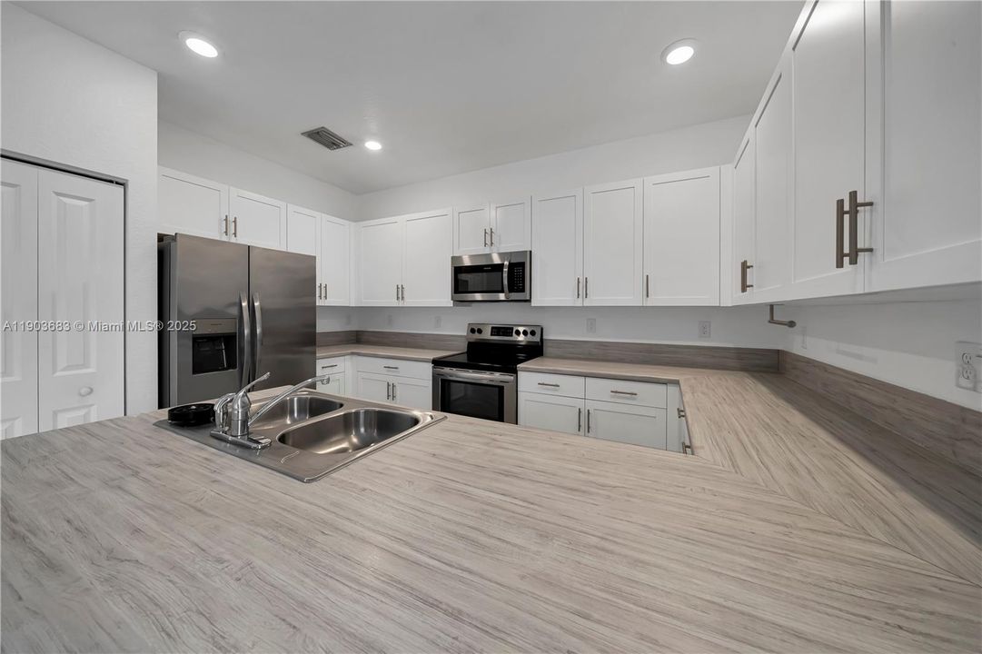 For Sale: $490,000 (3 beds, 2 baths, 1539 Square Feet)