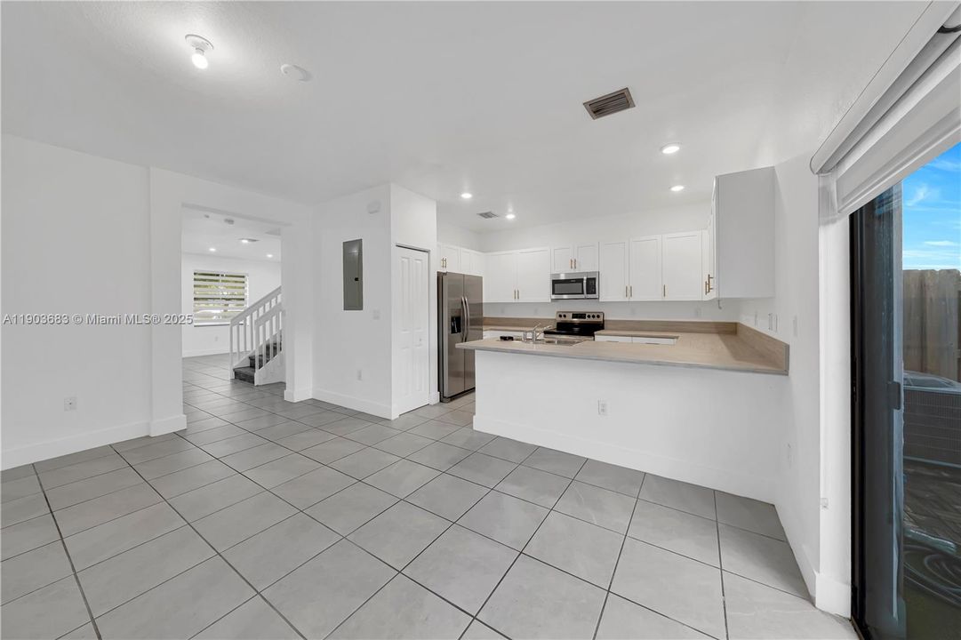 For Sale: $490,000 (3 beds, 2 baths, 1539 Square Feet)