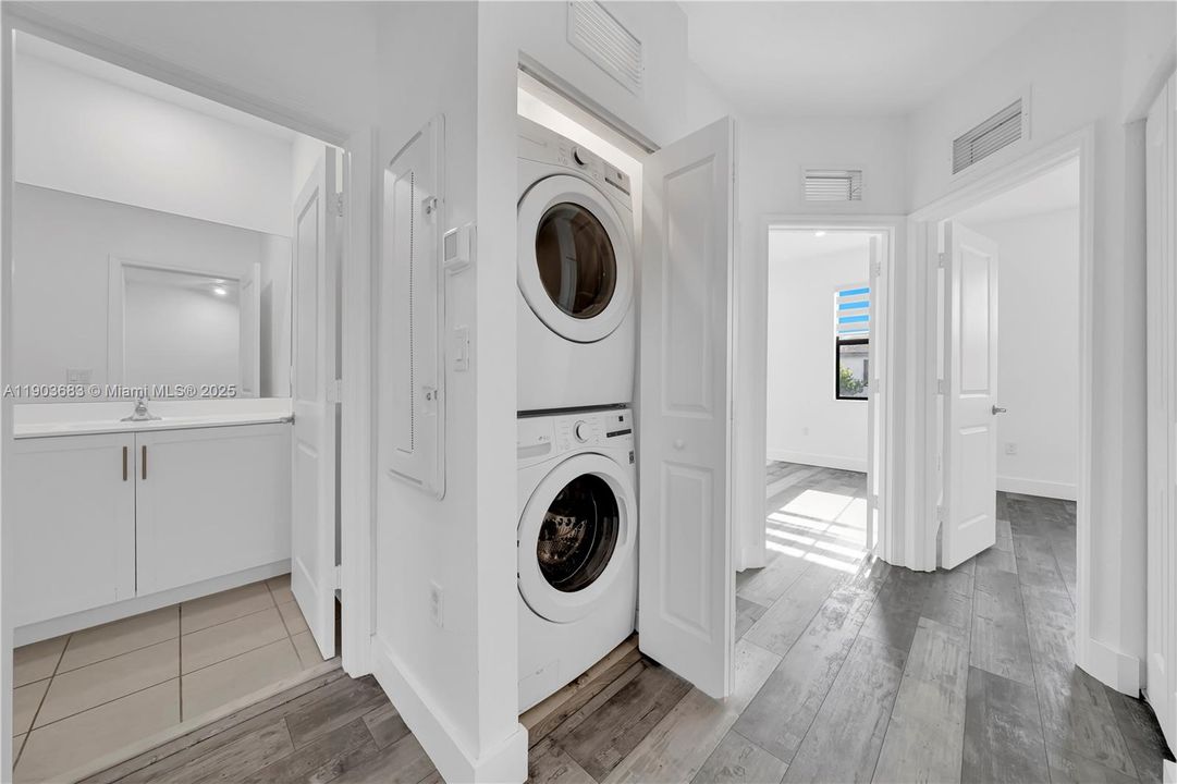 For Sale: $490,000 (3 beds, 2 baths, 1539 Square Feet)