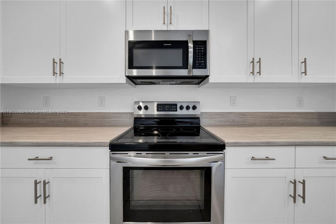 For Sale: $490,000 (3 beds, 2 baths, 1539 Square Feet)