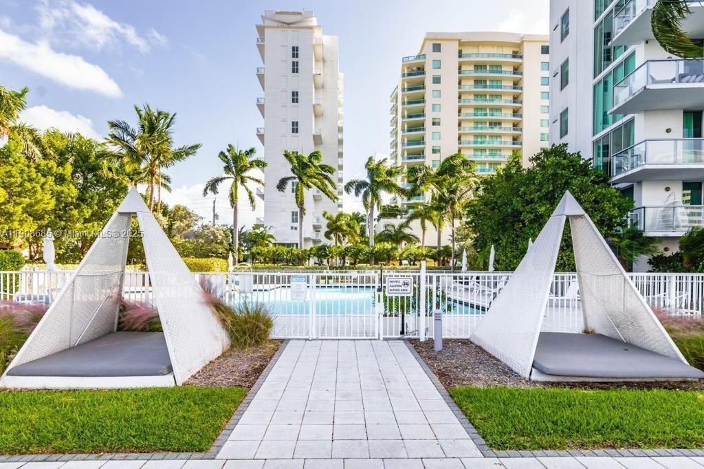 For Rent: $9,500 (3 beds, 3 baths, 2498 Square Feet)