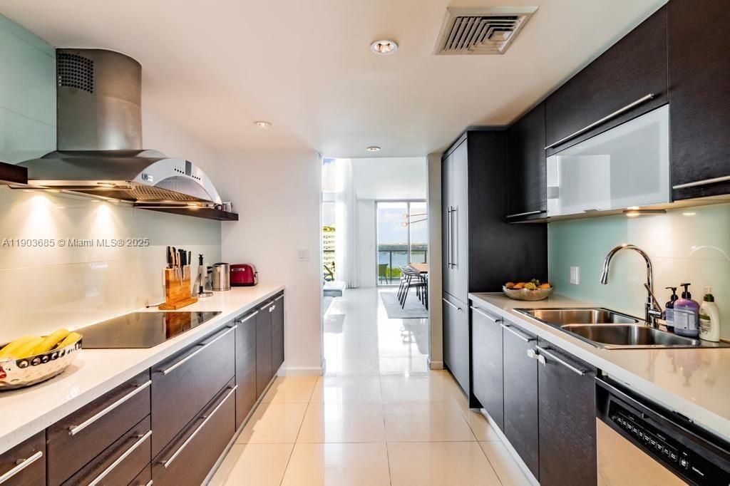 For Rent: $9,500 (3 beds, 3 baths, 2498 Square Feet)