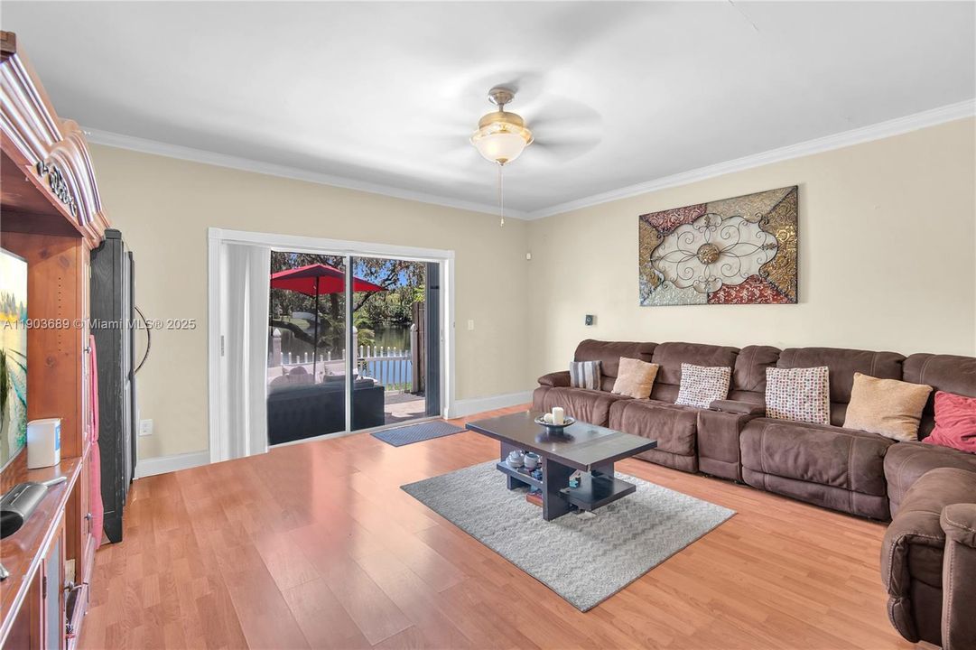 For Sale: $463,000 (3 beds, 3 baths, 1848 Square Feet)