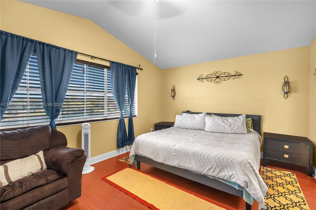 For Sale: $463,000 (3 beds, 3 baths, 1848 Square Feet)