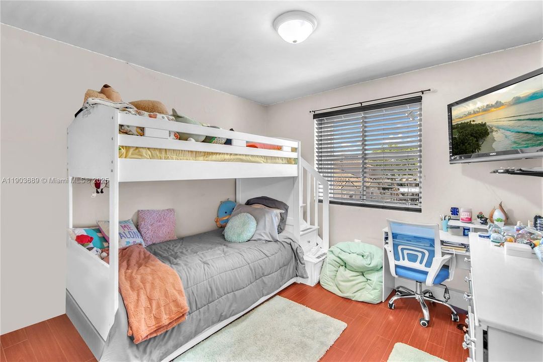 For Sale: $463,000 (3 beds, 3 baths, 1848 Square Feet)