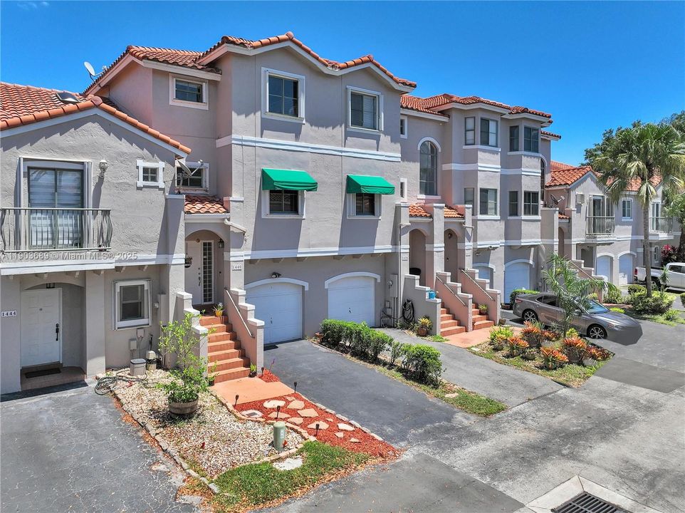 For Sale: $463,000 (3 beds, 3 baths, 1848 Square Feet)