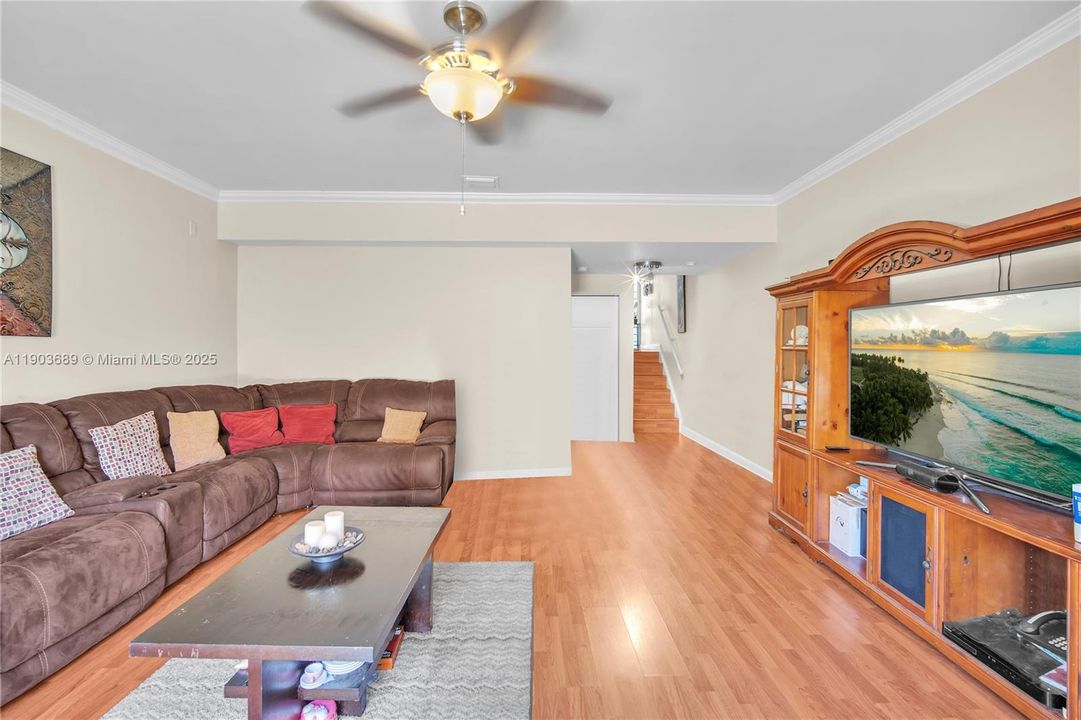 For Sale: $463,000 (3 beds, 3 baths, 1848 Square Feet)