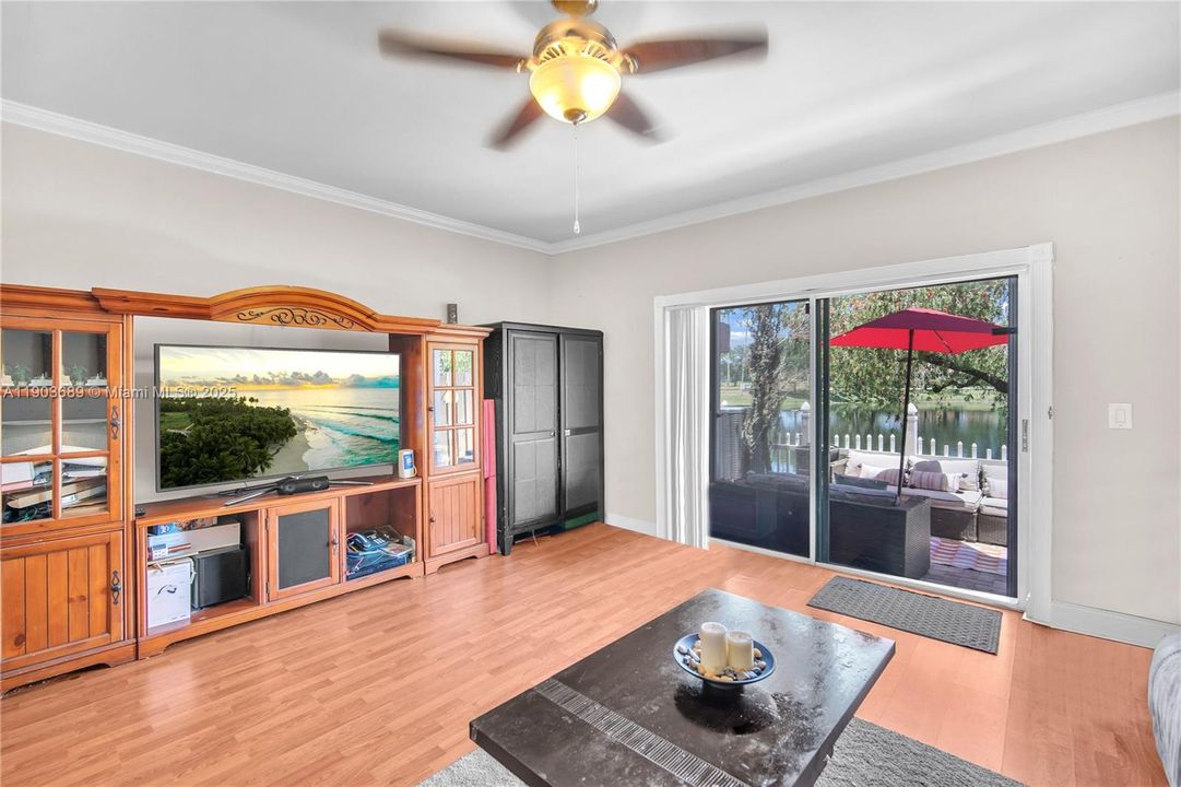 For Sale: $463,000 (3 beds, 3 baths, 1848 Square Feet)