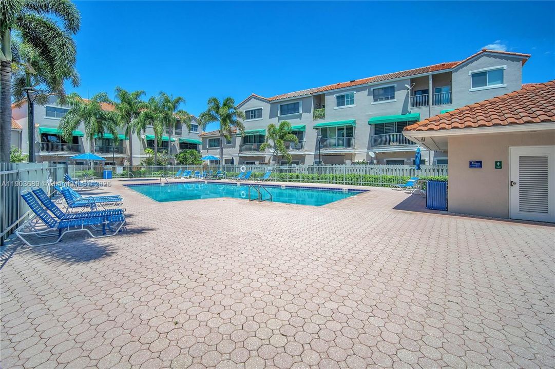 For Sale: $463,000 (3 beds, 3 baths, 1848 Square Feet)