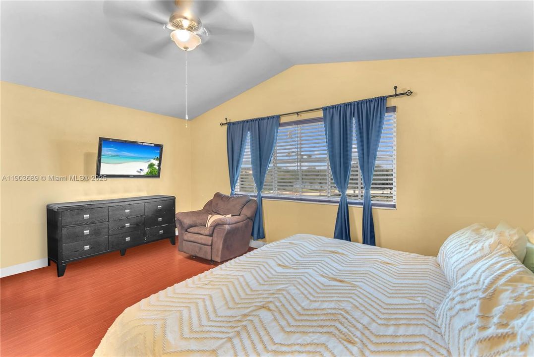 For Sale: $463,000 (3 beds, 3 baths, 1848 Square Feet)