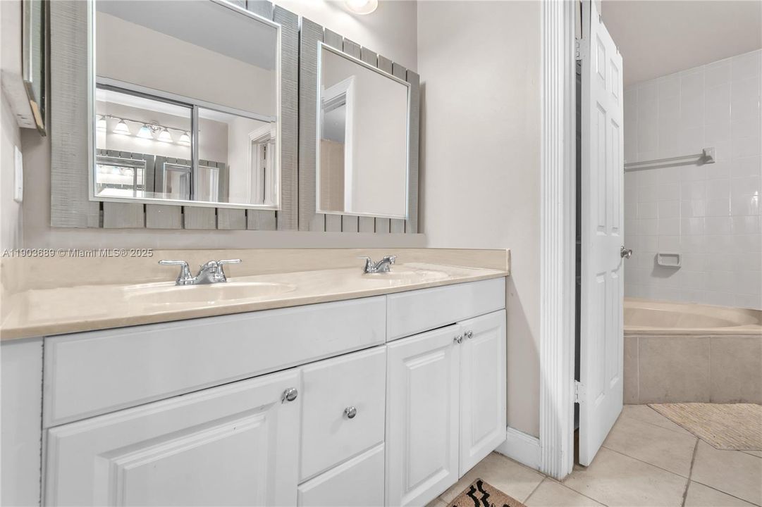 For Sale: $463,000 (3 beds, 3 baths, 1848 Square Feet)