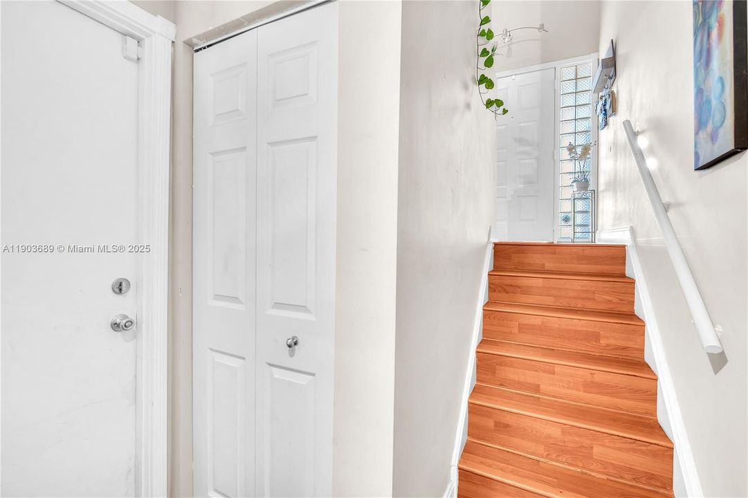 For Sale: $463,000 (3 beds, 3 baths, 1848 Square Feet)