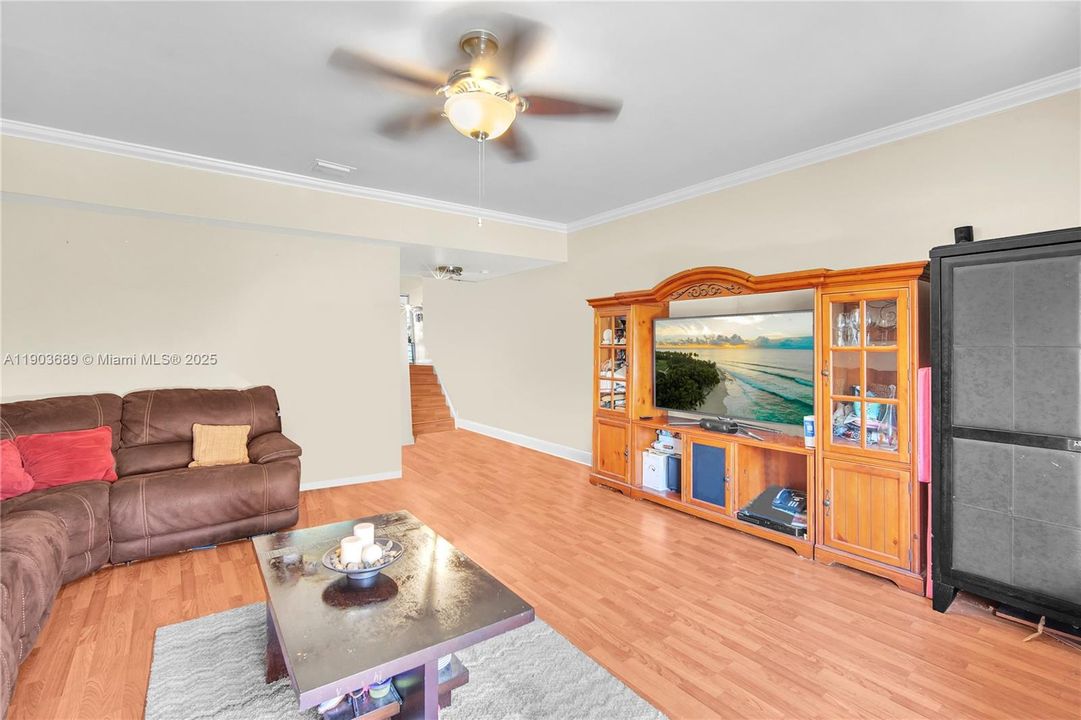 For Sale: $463,000 (3 beds, 3 baths, 1848 Square Feet)