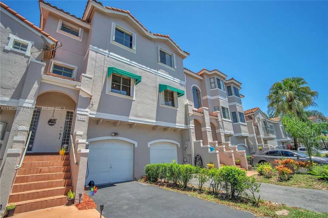 For Sale: $463,000 (3 beds, 3 baths, 1848 Square Feet)