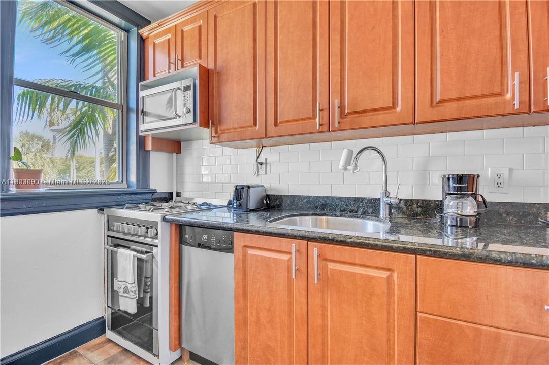 Recently Rented: $2,500 (0 beds, 1 baths, 492 Square Feet)