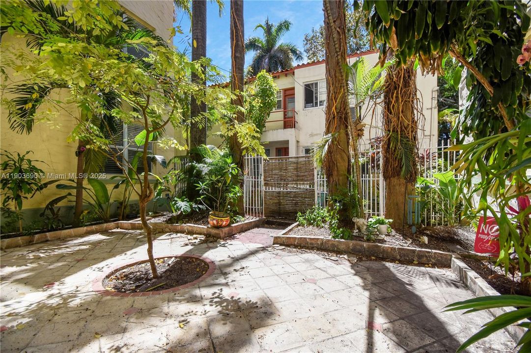 Recently Rented: $2,500 (0 beds, 1 baths, 492 Square Feet)