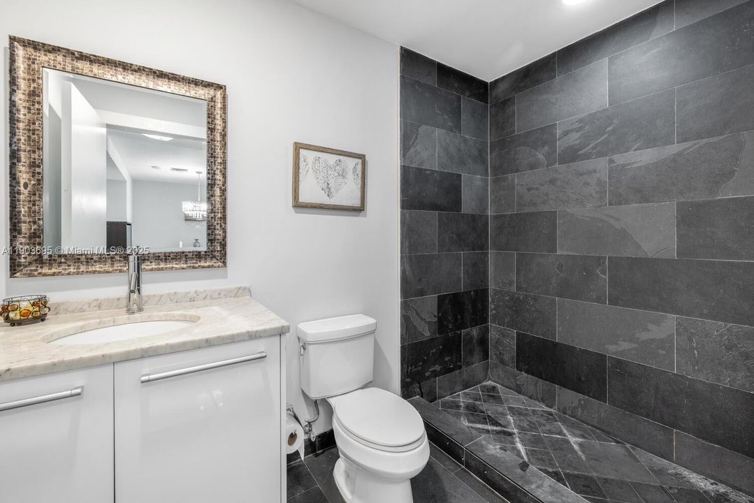 Activo con contrato: $975,000 (2 camas, 3 baños, 1450 Pies cuadrados)