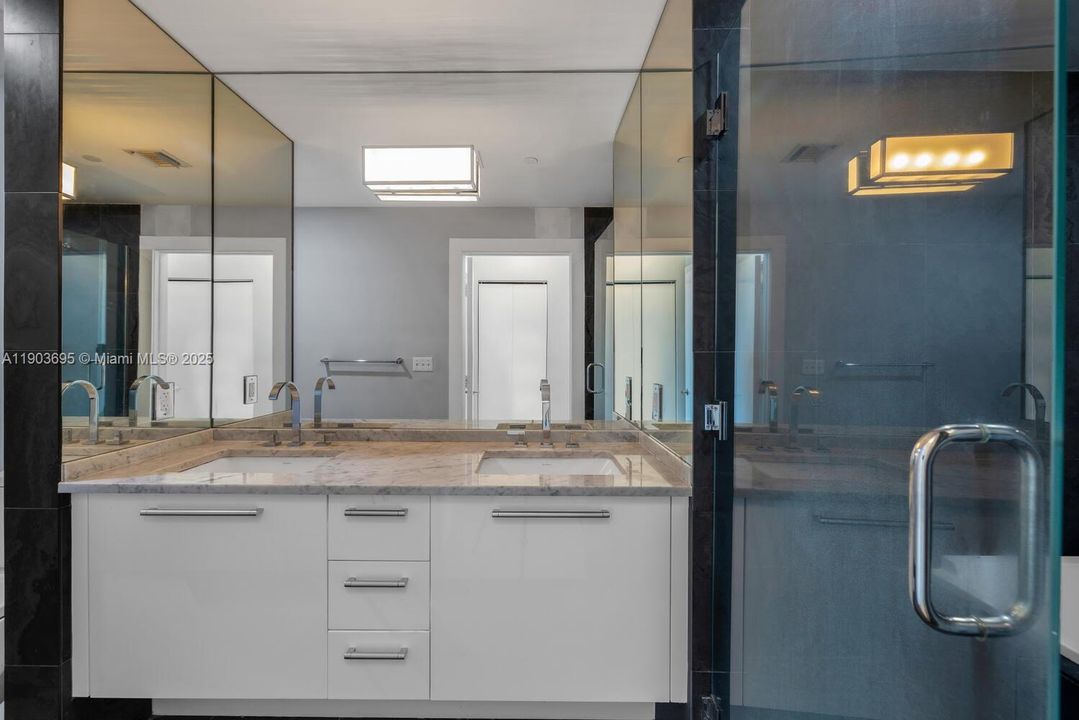 Activo con contrato: $975,000 (2 camas, 3 baños, 1450 Pies cuadrados)