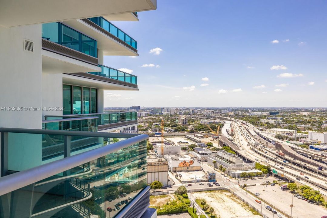 Activo con contrato: $975,000 (2 camas, 3 baños, 1450 Pies cuadrados)