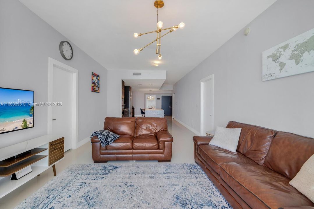 Activo con contrato: $975,000 (2 camas, 3 baños, 1450 Pies cuadrados)