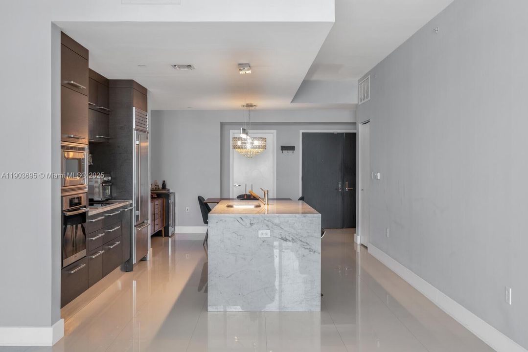 Activo con contrato: $975,000 (2 camas, 3 baños, 1450 Pies cuadrados)