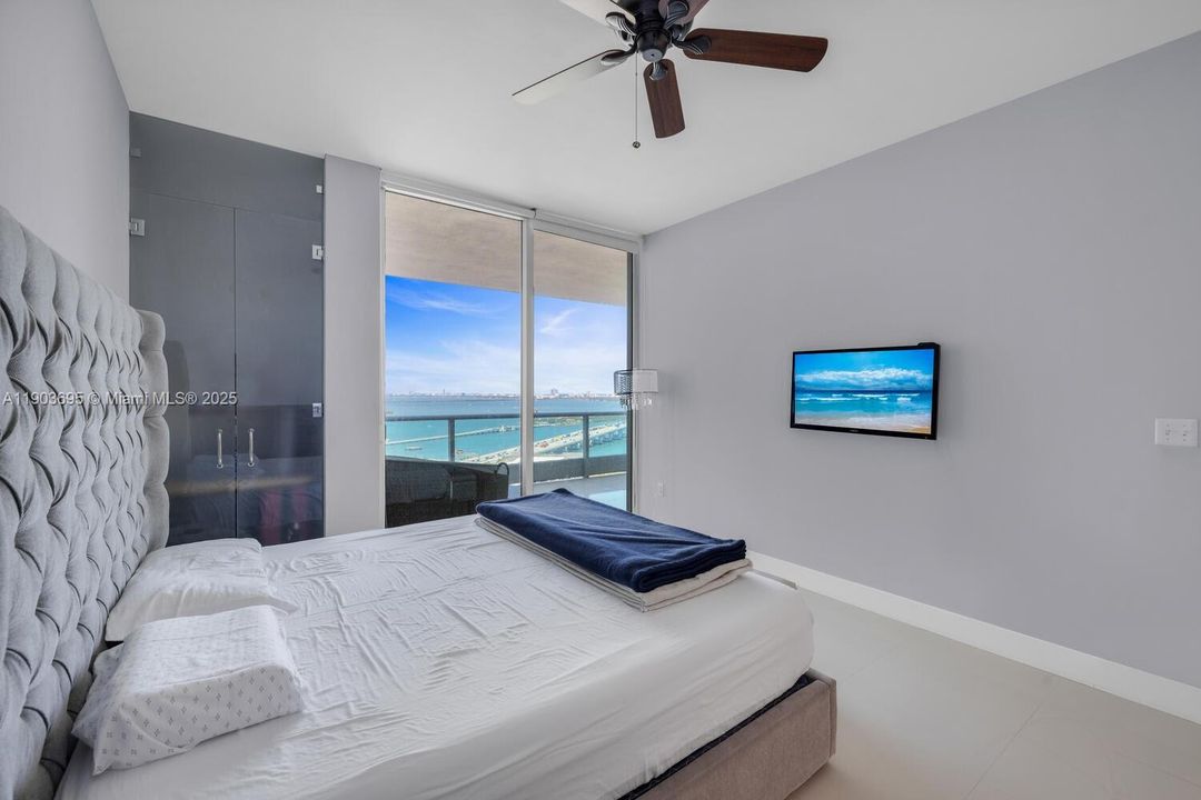 Activo con contrato: $975,000 (2 camas, 3 baños, 1450 Pies cuadrados)