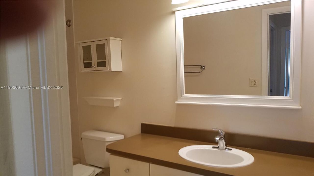 合同活跃: $615,000 (3 贝兹, 2 浴室, 1960 平方英尺)