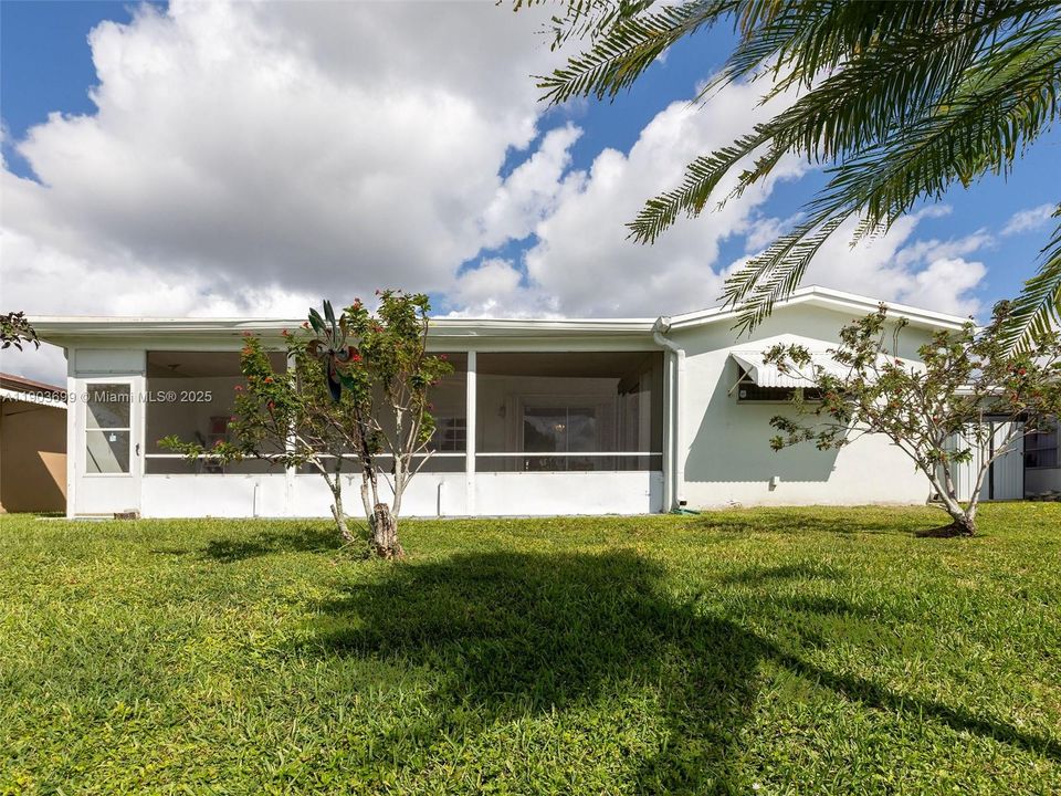 待售: $270,000 (2 贝兹, 1 浴室, 861 平方英尺)