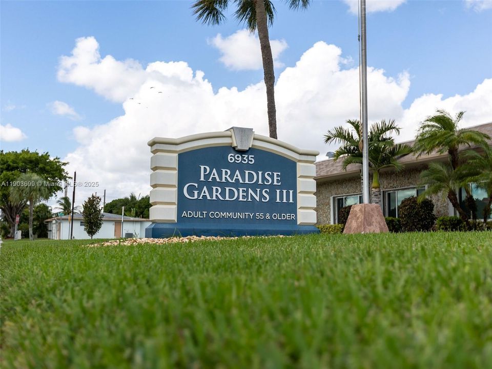 待售: $270,000 (2 贝兹, 1 浴室, 861 平方英尺)