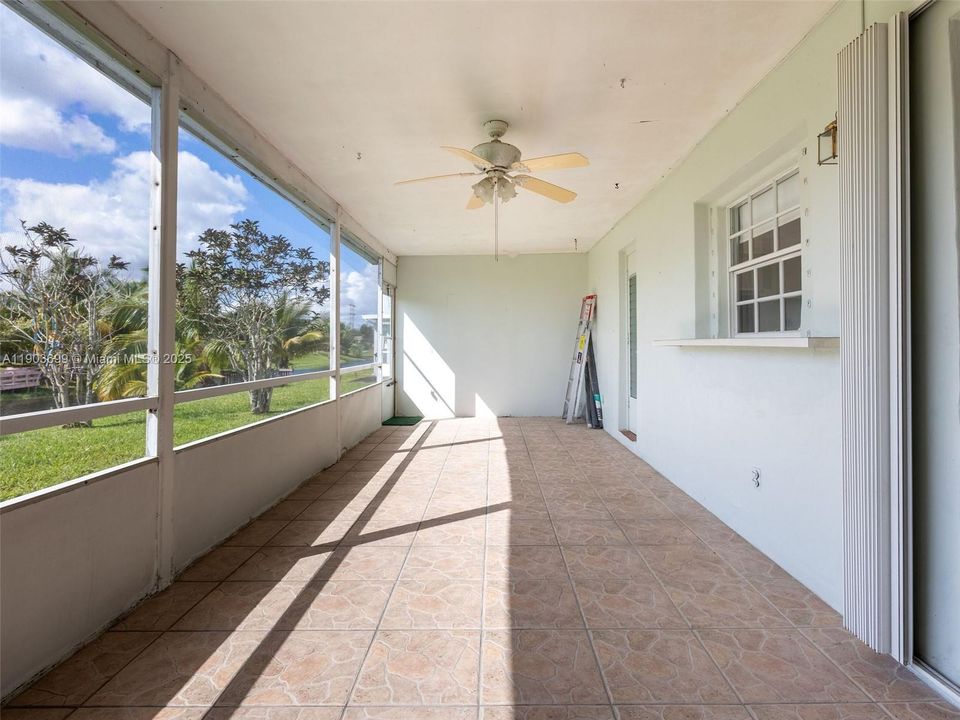 Very large screened, covered patio, overlooking the canal, ideal for relaxing and entertaining!