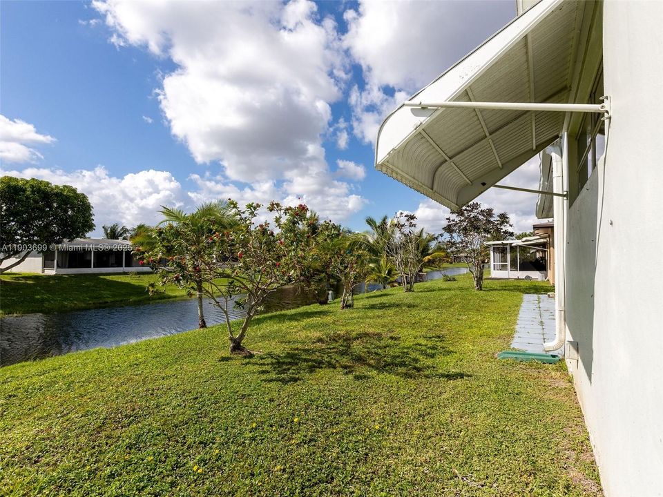 待售: $270,000 (2 贝兹, 1 浴室, 861 平方英尺)