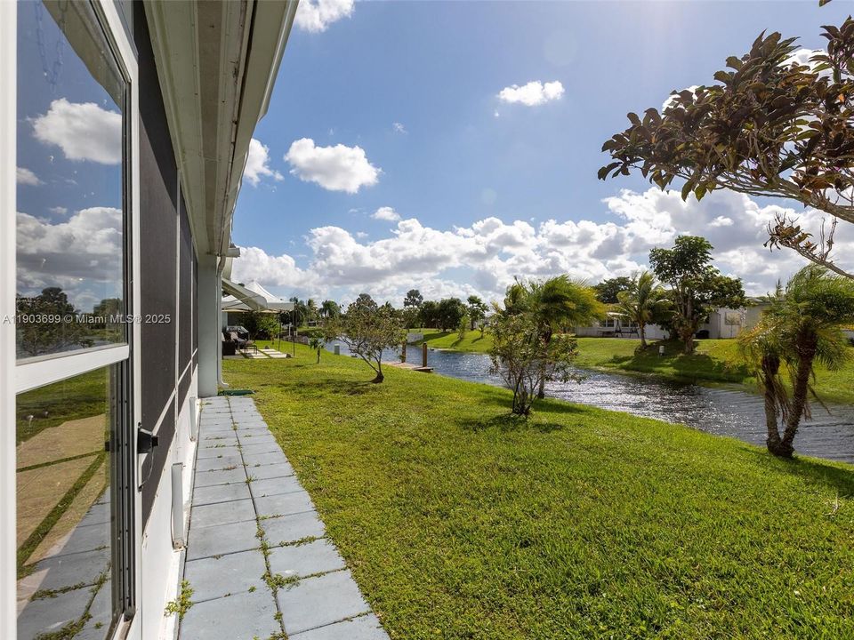 待售: $270,000 (2 贝兹, 1 浴室, 861 平方英尺)