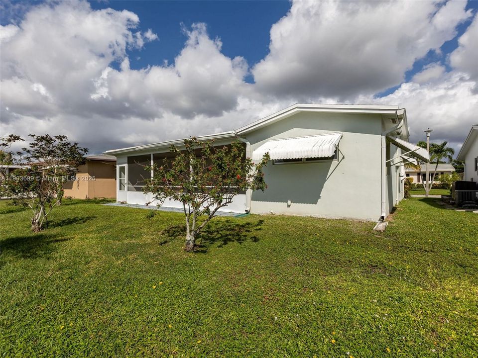 待售: $270,000 (2 贝兹, 1 浴室, 861 平方英尺)