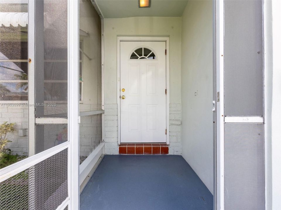 待售: $270,000 (2 贝兹, 1 浴室, 861 平方英尺)