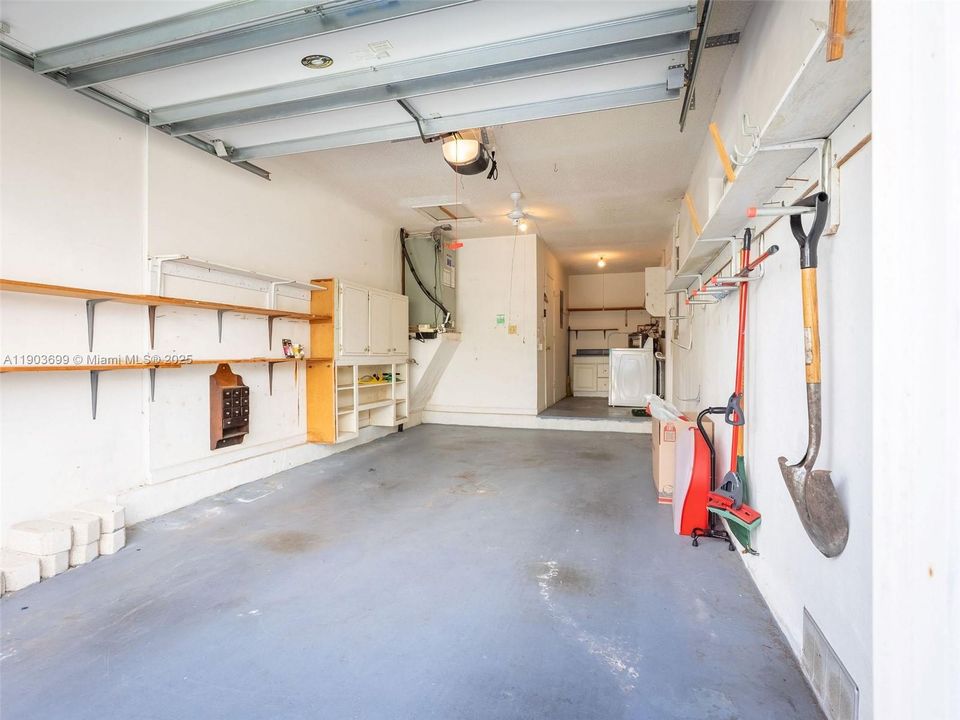 待售: $270,000 (2 贝兹, 1 浴室, 861 平方英尺)