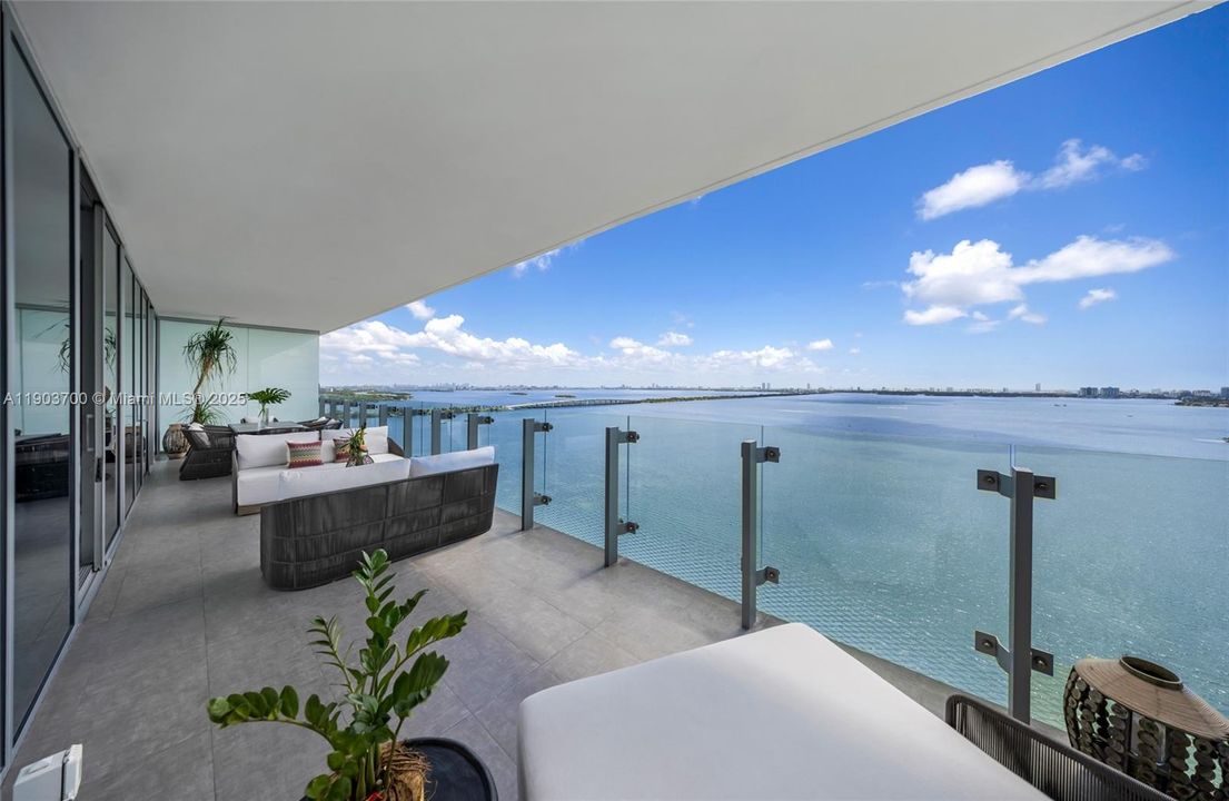 En Venta: $2,750,000 (3 camas, 3 baños, 2141 Pies cuadrados)