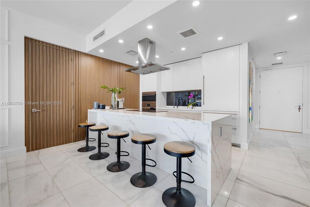 En Venta: $2,750,000 (3 camas, 3 baños, 2141 Pies cuadrados)