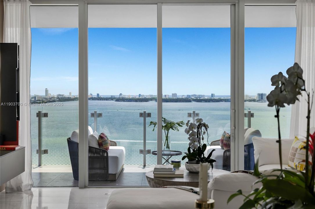 En Venta: $2,750,000 (3 camas, 3 baños, 2141 Pies cuadrados)