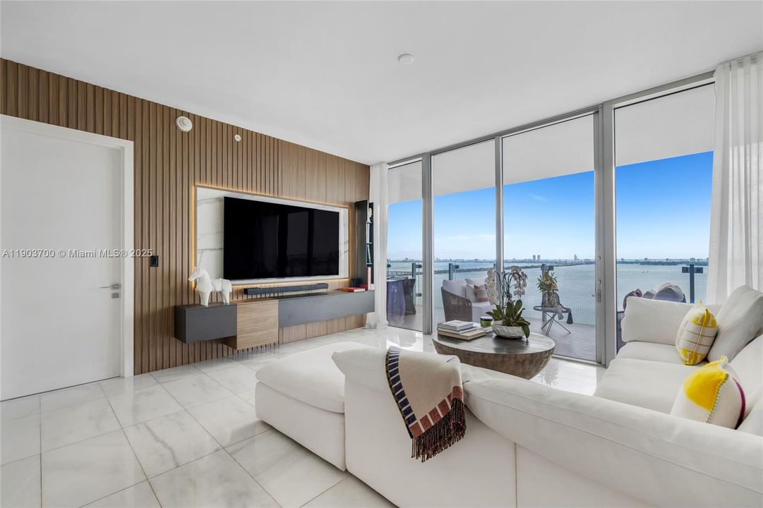 En Venta: $2,750,000 (3 camas, 3 baños, 2141 Pies cuadrados)