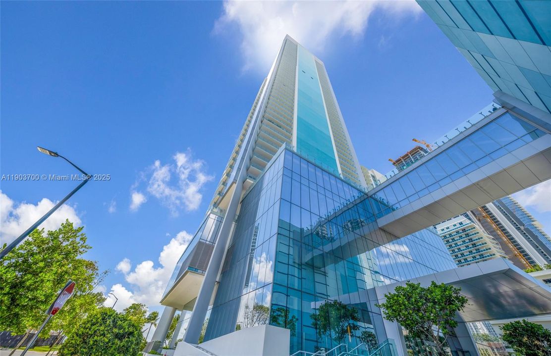 En Venta: $2,750,000 (3 camas, 3 baños, 2141 Pies cuadrados)