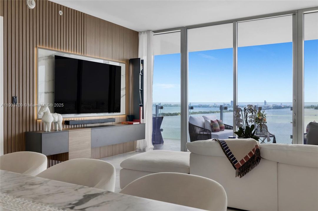 En Venta: $2,750,000 (3 camas, 3 baños, 2141 Pies cuadrados)