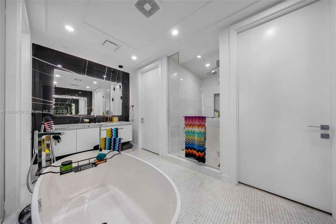 En Venta: $2,750,000 (3 camas, 3 baños, 2141 Pies cuadrados)