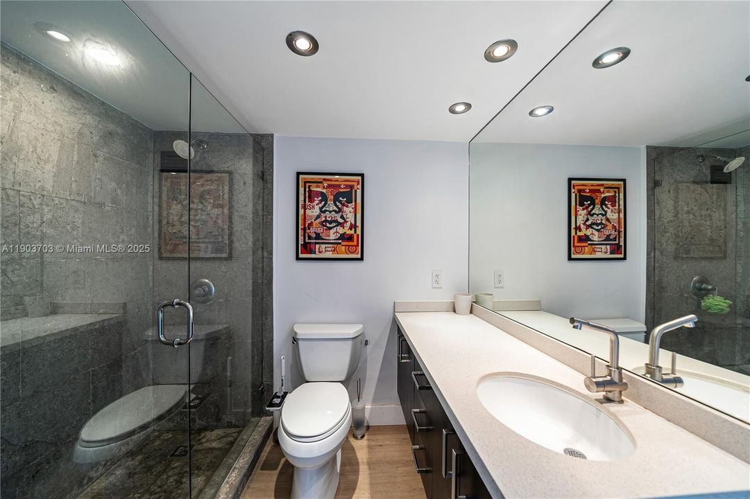 Recently Rented: $4,300 (1 beds, 1 baths, 852 Square Feet)